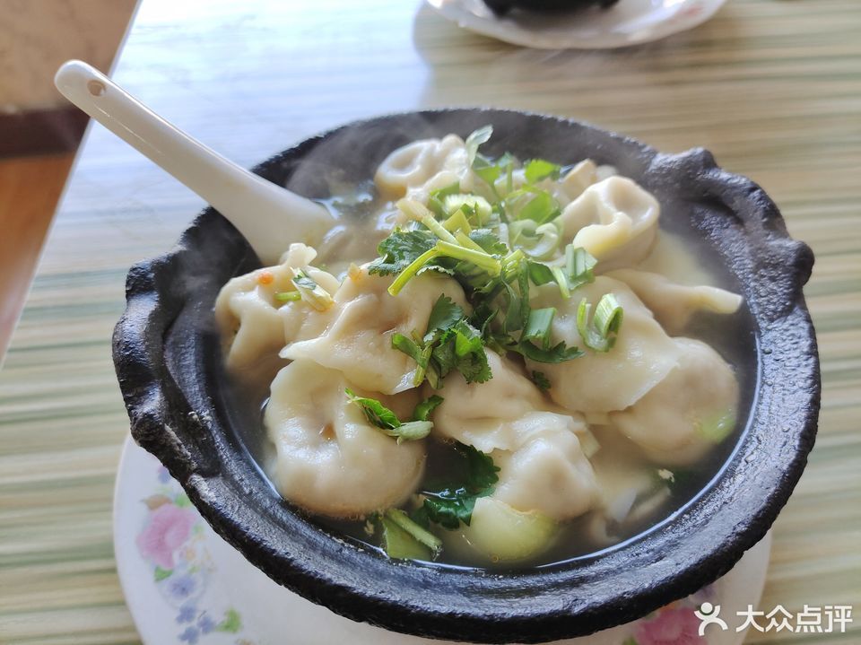 金梅砂锅饺子图片