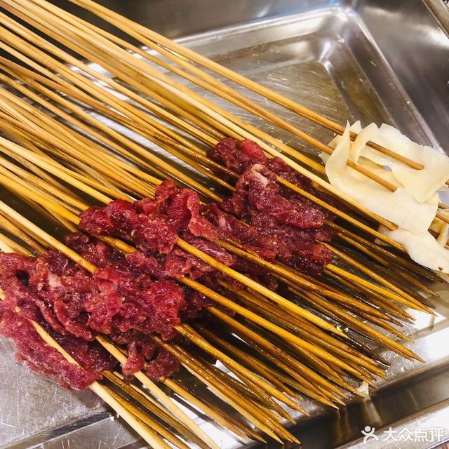 泡椒牛肉鸳鸯锅推荐菜:二当家砂锅串串(东莞中堂店)位于东莞市居益