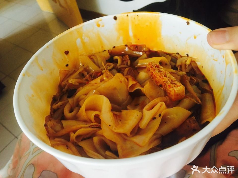 右旗萨拉齐镇萨拉齐中心岛南侧标签:推荐菜:酿皮凉拌莜面面筋分类