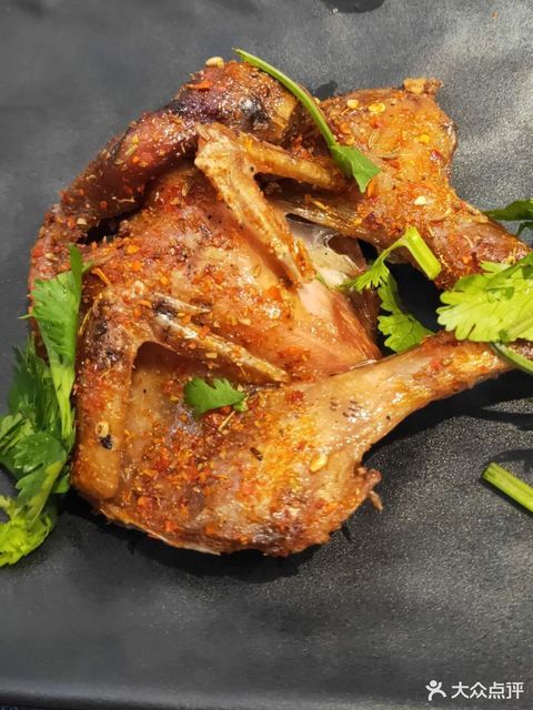 烤鹌鹑图片