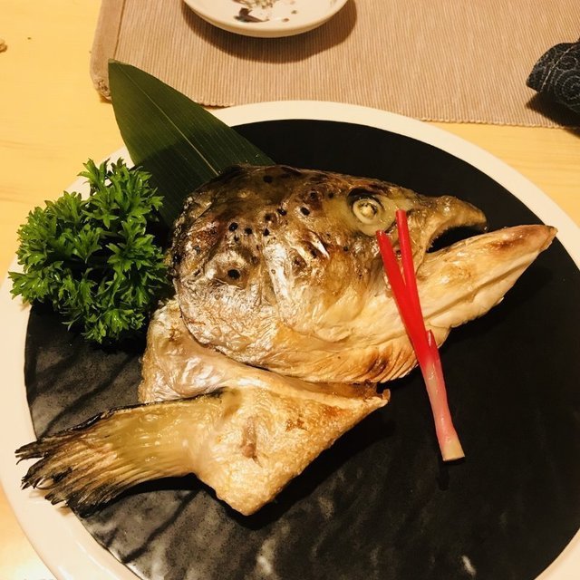 烤三文鱼头图片