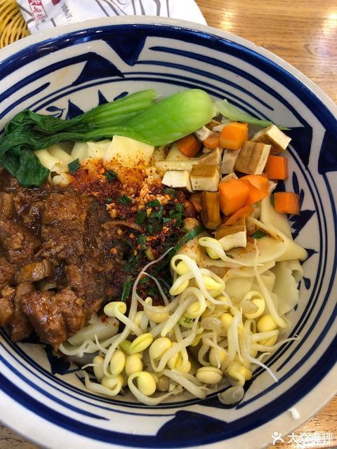 油泼臊子面图片