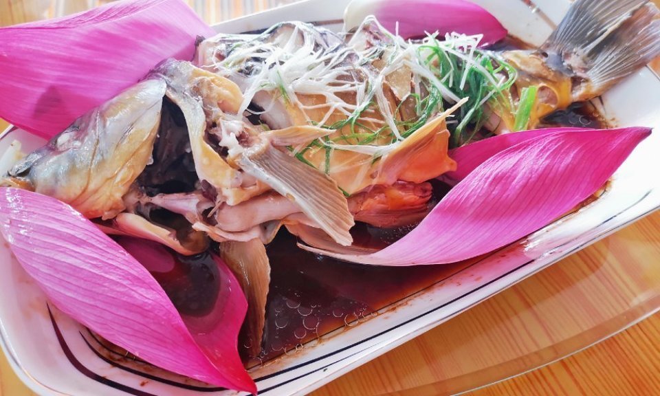 推荐菜:秋水彝人饭庄位于文山壮族苗族自治州丘北县双龙营镇061乡道