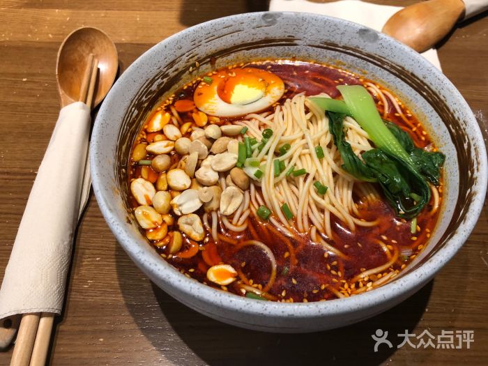 地址: 北京市朝阳区三里屯路通盈中心2楼 推荐菜 重庆小面 豌杂面 小