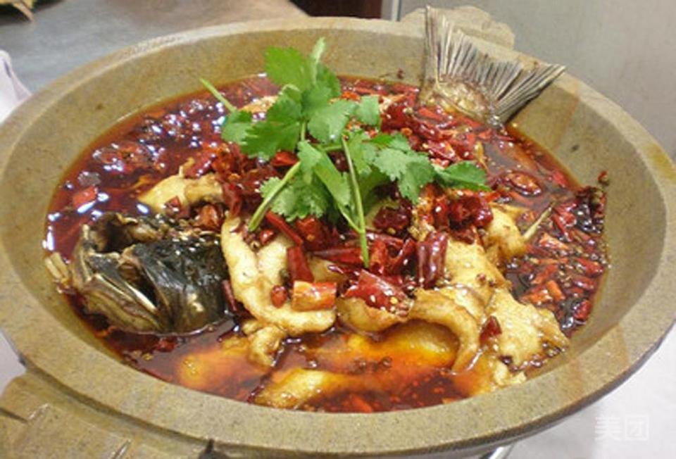 巴乡石锅鱼洪泰酒店