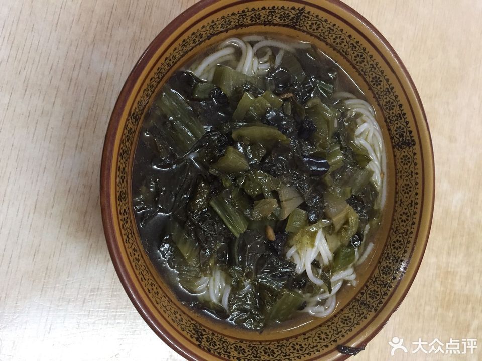 肥肠牛肉粉推荐菜:味美思(校前路店)位于南昌市进贤县岚湖路与傅家巷