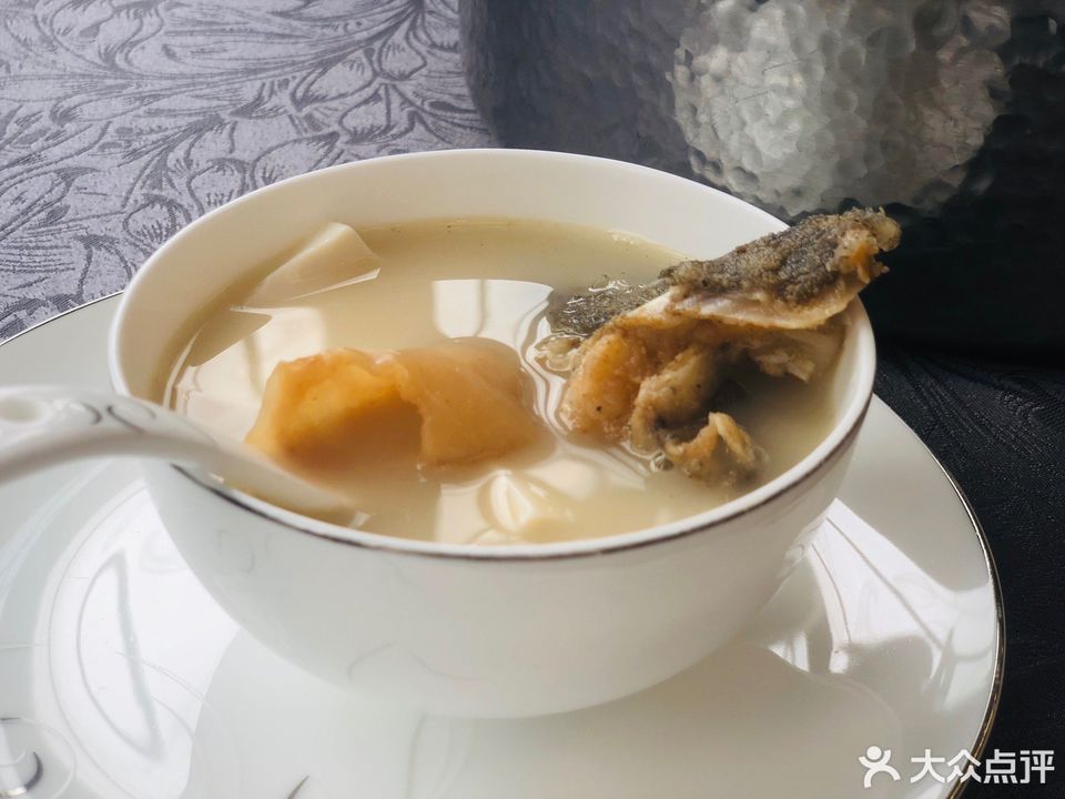 深海龙趸鱼翅花胶锅(中锅)图片