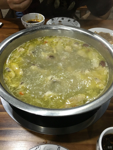 药膳草鸡推荐菜:天赐良鸡(周庄店)位于无锡市江阴市光辉路319号