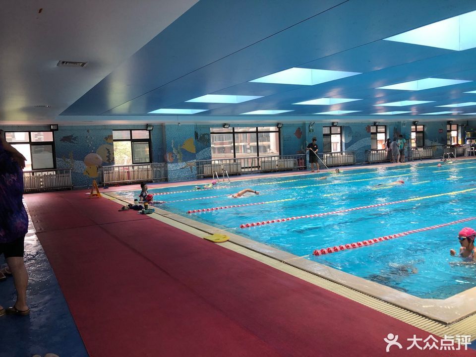 东湖游泳馆图片