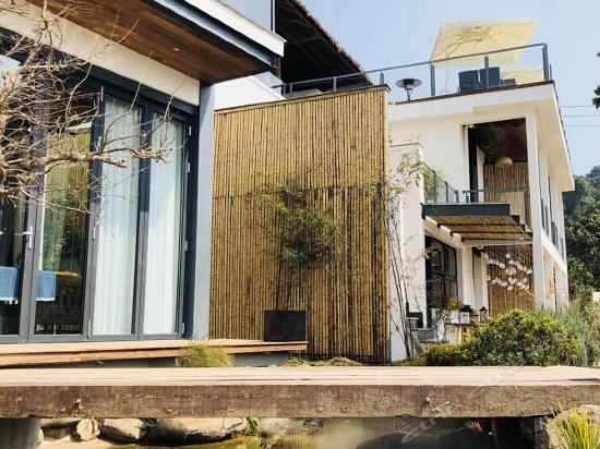 重庆七里山塘民宿
