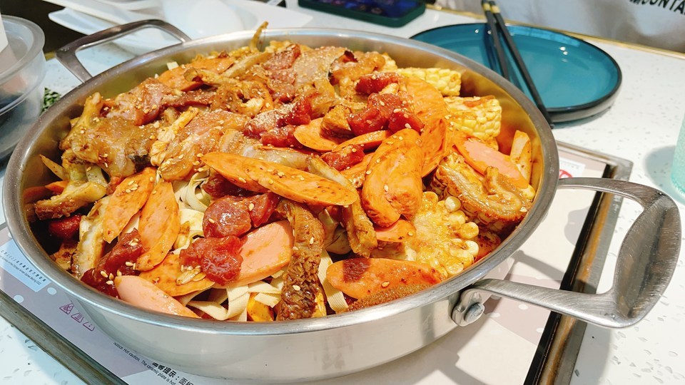 黄记煌三汁焖锅金湖苏宁店