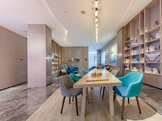 济南解放路亚朵轻居酒店