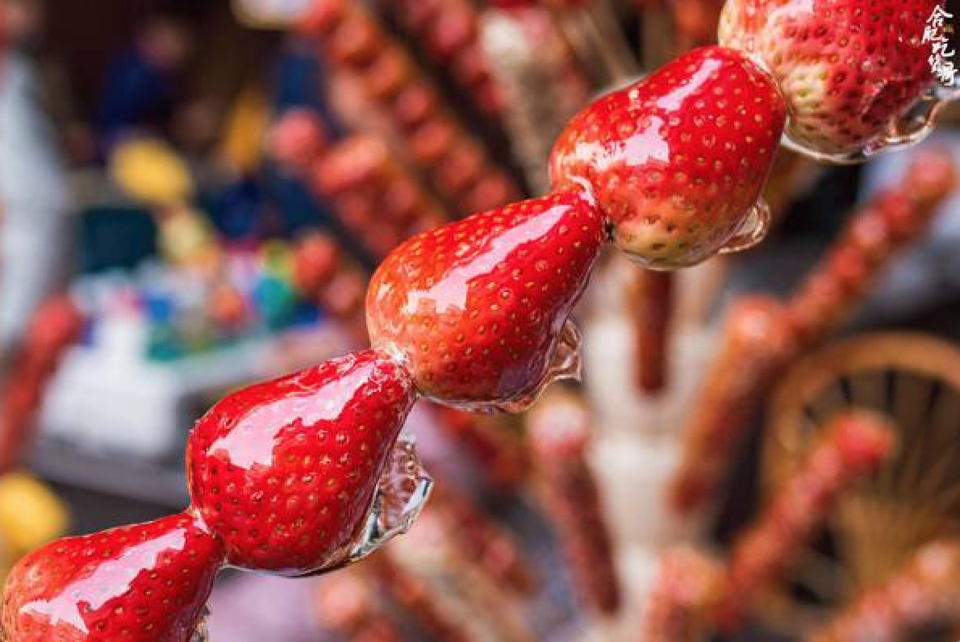 草莓冰糖葫芦图片