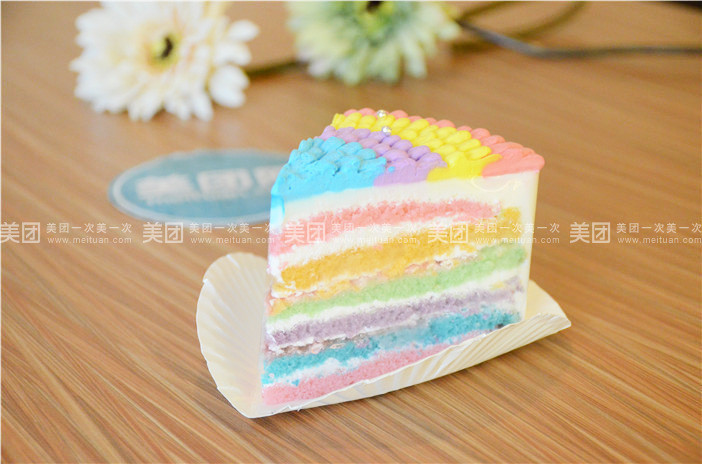 彩虹蛋糕切块图片