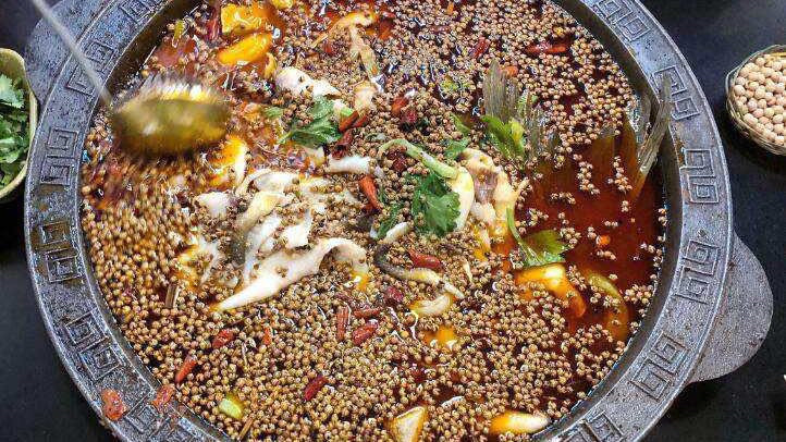 激情椒麻鱼锅底图片