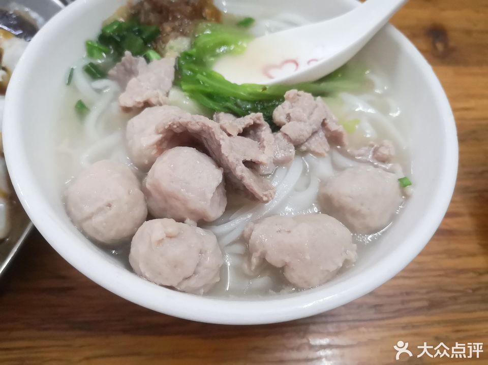 瘦肉肉丸汤河粉图片