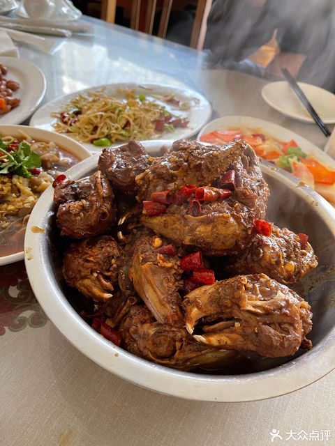 新雨酒楼麻辣兔子头图片