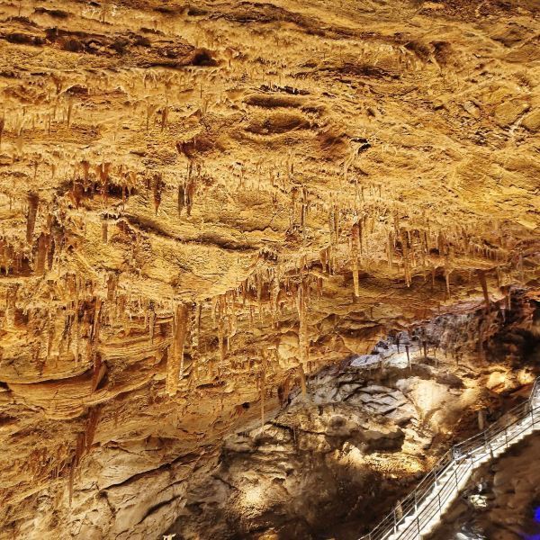 瓦岗军:汤山古猿人洞值得一游,全是千奇百怪的钟乳石评分:4.