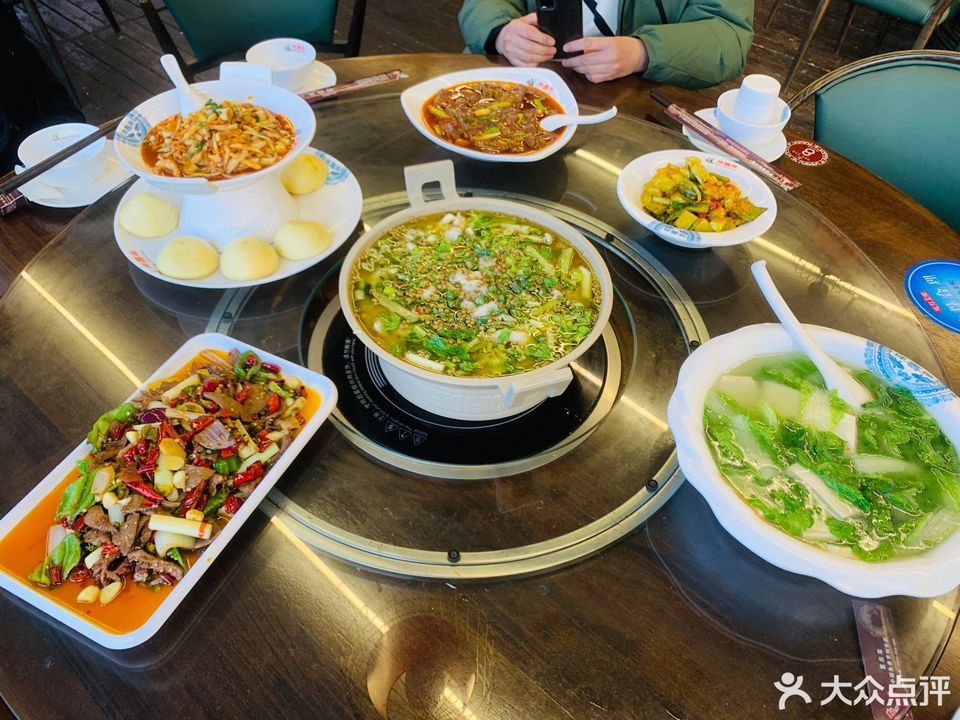 神寿鱼全鱼宴(南滨路2店)位于重庆市南岸区铜元局下南滨路金辉铜元道