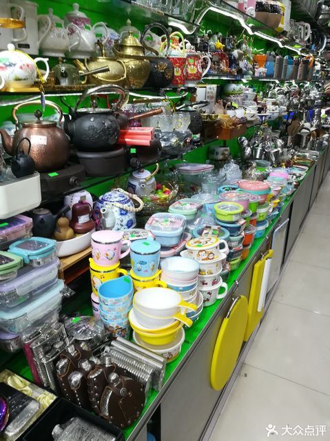 商铺 工艺礼品点 > 亿益精品标签: 推荐菜: 分类:商铺;礼品店;购物