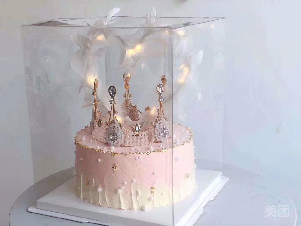 梦幻爱心羽毛皇冠蛋糕图片