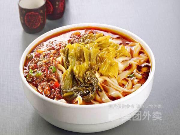 酸菜红烧牛肉面图片