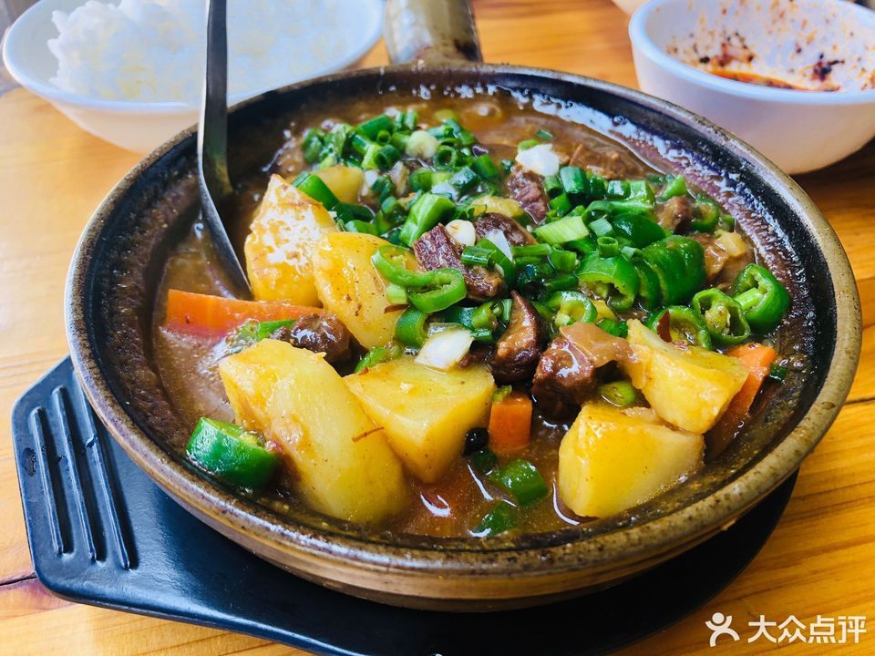 红烧牛肉套饭图片