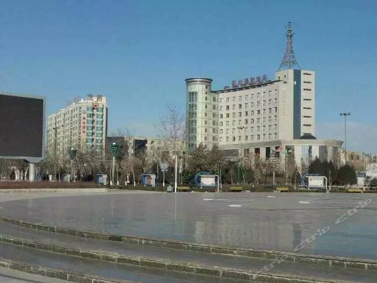 贺兰国际饭店位于银川市贺兰县贺兰欣兰广场西侧推荐菜:分类:高档型