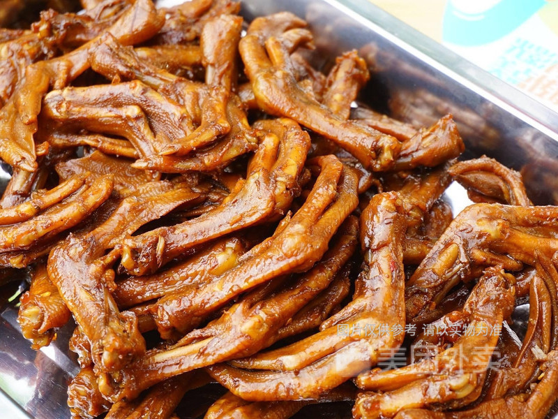 鸭腿推荐菜:现卤现捞位于重庆市黔江区正阳街道群力社区白家河居民点