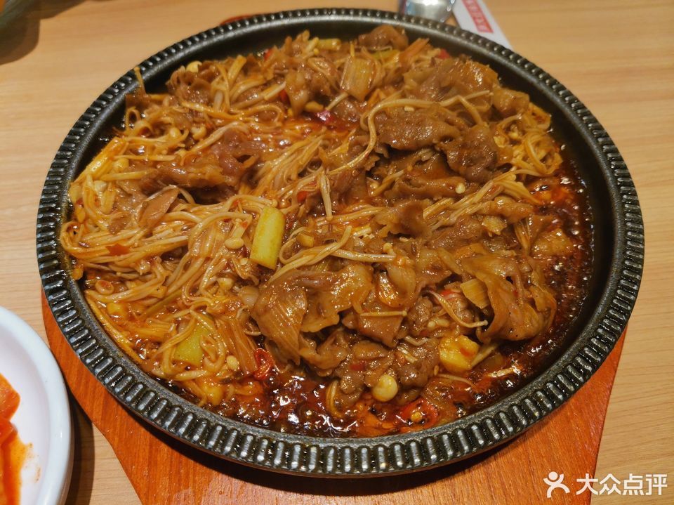 石板金针肥牛图片