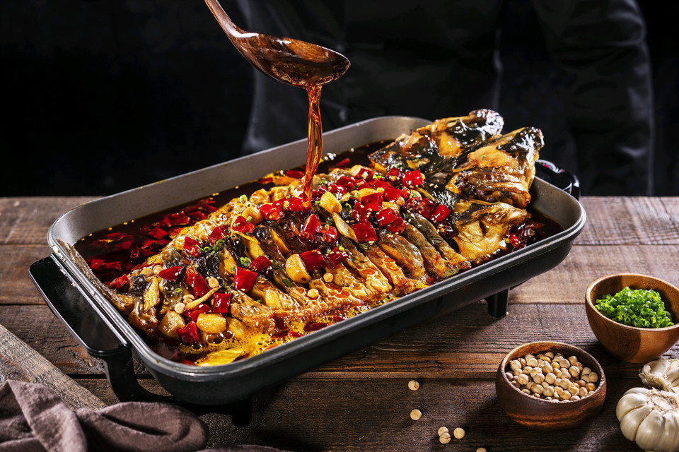 梭边鱼肆佰度香辣秘制烤鱼推荐菜:肆佰度烤鱼(吾悦广场店)位于郑州市