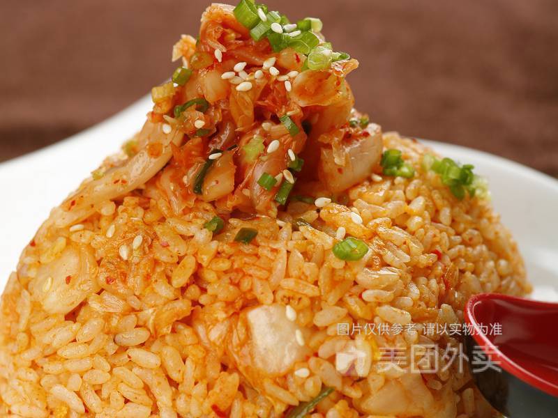 黄金小馒头鱿鱼爪炒饭推荐菜:半斤八两烤肉位于锦州市义县振兴路福兴