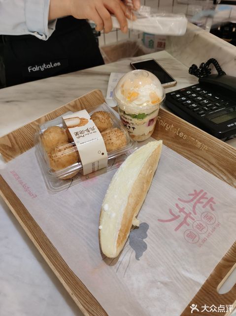 法瑞滋位于湖州市长兴县解放西路112号 标签:甜品店糕饼店面包店蛋糕