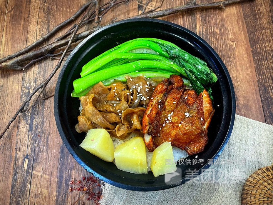 脆皮雞肥牛煲仔飯圖片