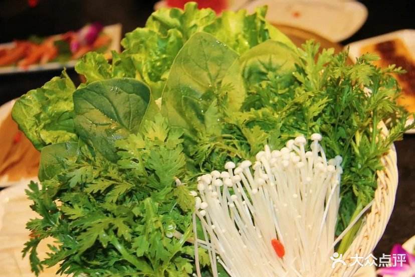 新鲜蔬菜拼盘图片