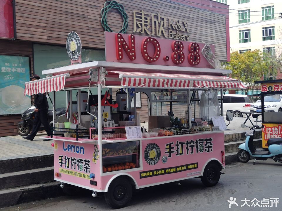 对面(华莱士对面)推荐菜:手打柠檬茶芭乐益力多芒果益力多分类:饮料店