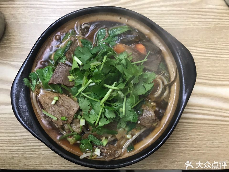 香辣牛肉砂锅图片