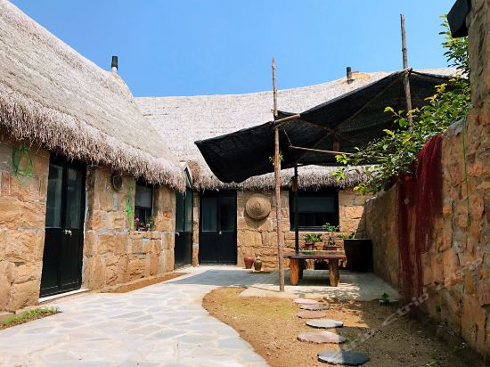 荣成东楮岛海草房民宿