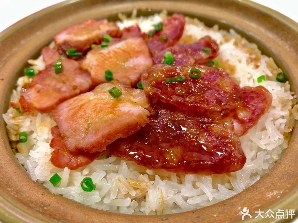 牛肉滑蛋豉汁排骨拼腊肠推荐菜:德记煲仔饭位于南宁市西乡塘区北湖北