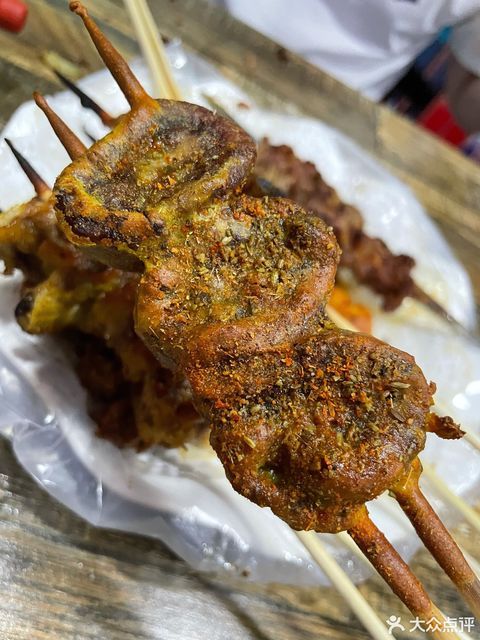 新疆艾克热木烤羊肉串