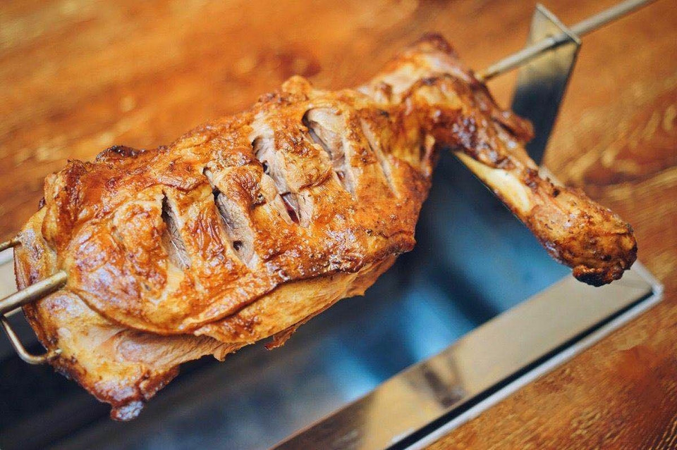 大草原烤羊腿巡场风味烧烤