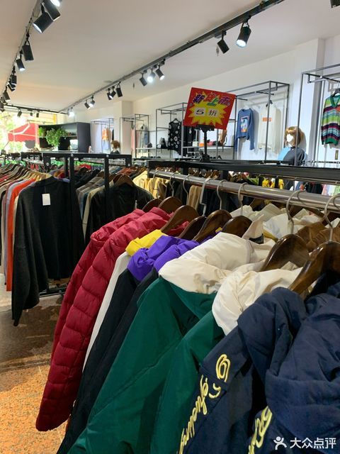 外贸服装折扣店