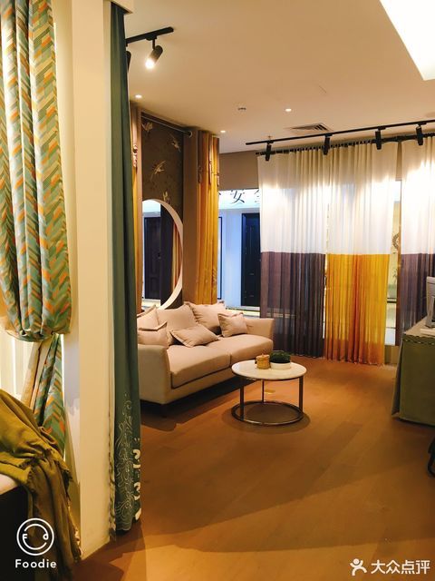 南山区美丽湾布料城市场楼