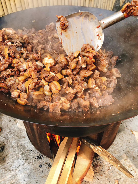 柴火焖羊肉图片