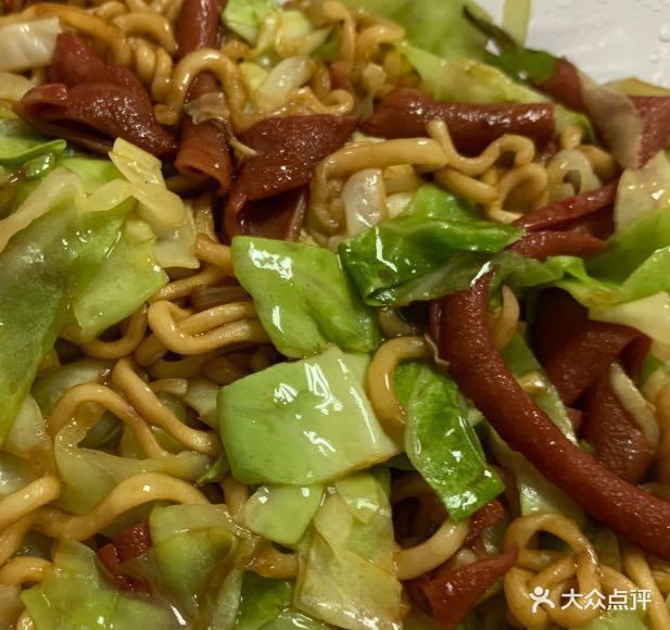 鸭肠炒饭炝炒牛心菜盖饭馋鬼秘制酱鸭爪分类:餐饮;熟食店;鸭脖;小吃