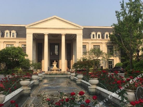                  溪上玫瑰园酒店