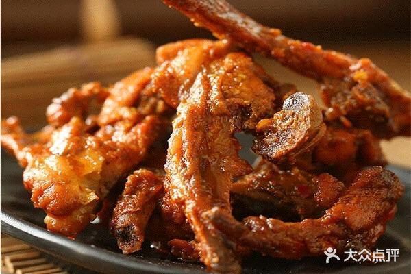 招牌炸肉桥头排骨推荐菜:桥头排骨(广益哥伦布店)位于无锡市梁溪区