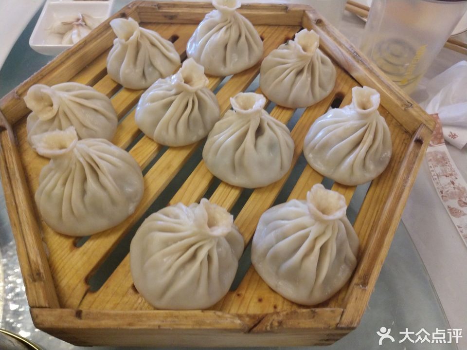 韭菜包子酸奶推荐菜:岗诺尔美食府位于甘南藏族自治州合作市那吾路