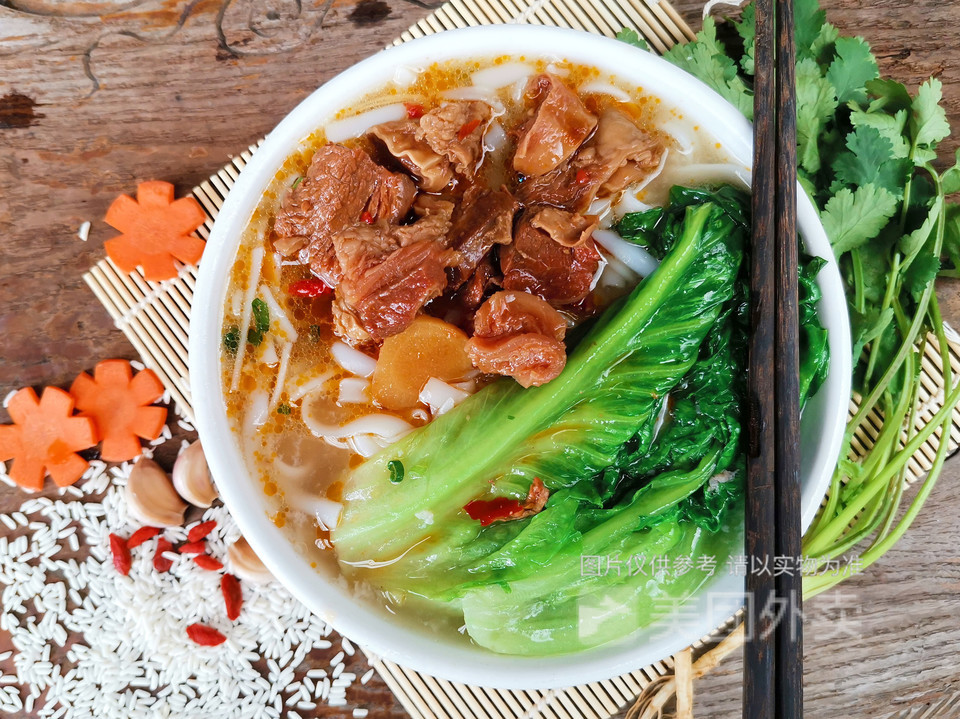 牛腩河粉图片