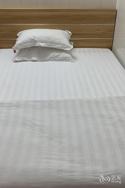 在哪,在哪里,在哪儿):东莞市万福阁商务公寓(厚街纯铁酒吧街对面)电话